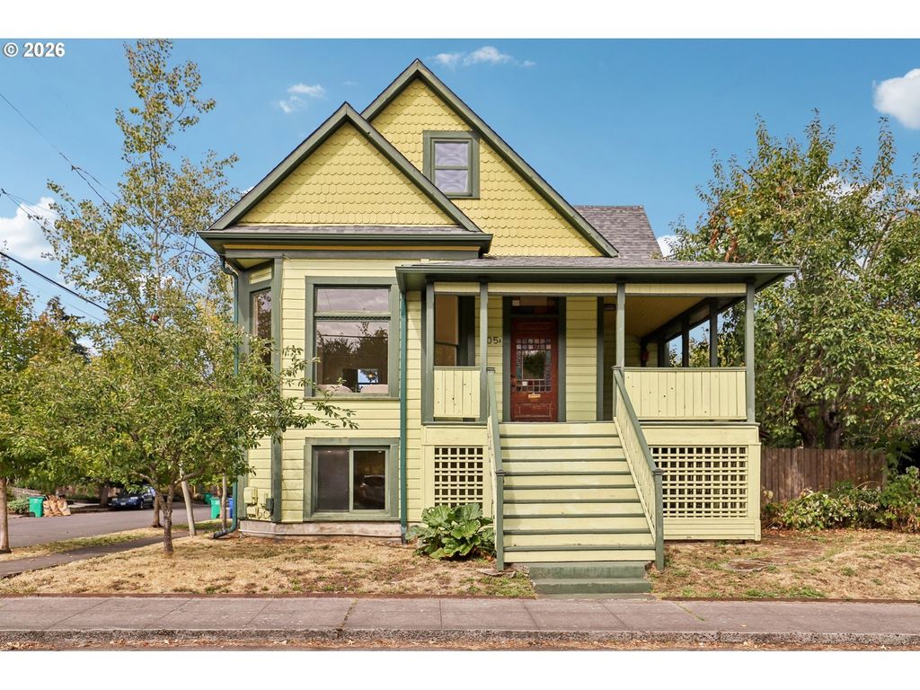 905 Ne Holman St, Portland