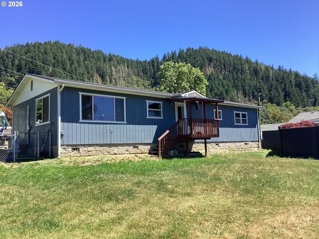 370 Gael Ln, Myrtle Creek