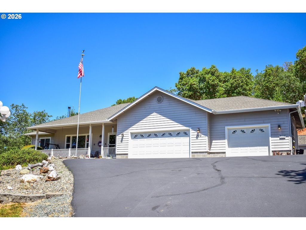 799 Three Pines Rd, Grants Pass