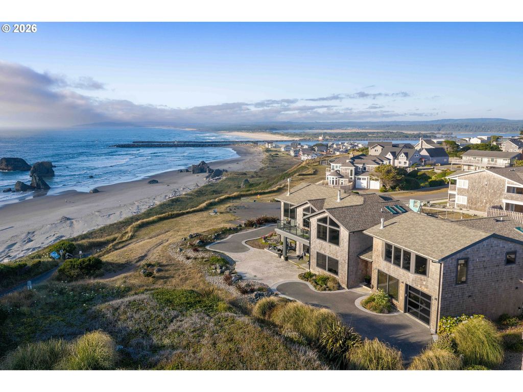 1495 8th St, Bandon