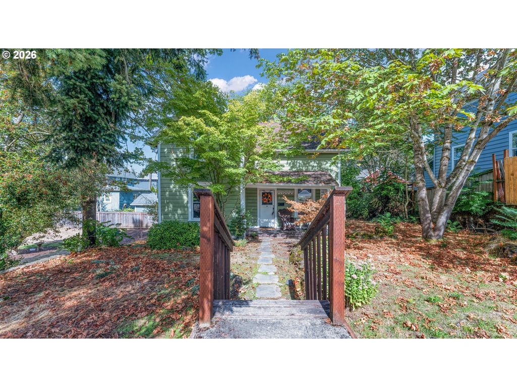 715 9th St, Oregon City