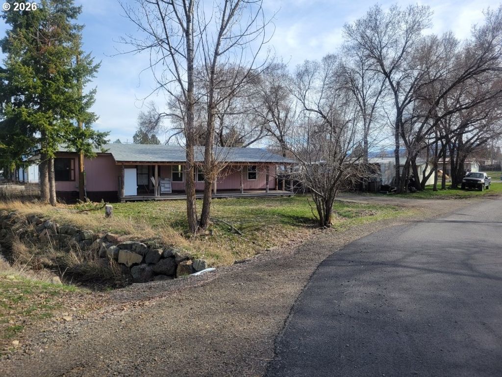 737 N 15th Ave, Elgin