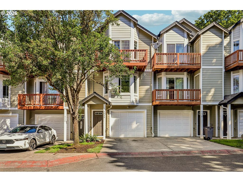 4436 Ne Nicholson Loop, Vancouver