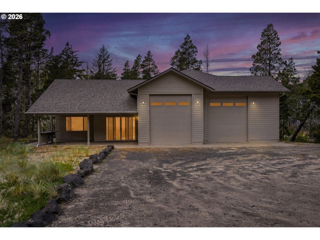 747 Pacific Dunes Dr, North Bend