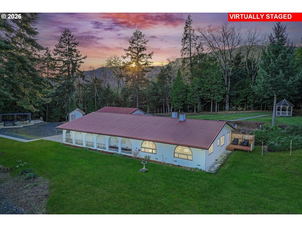 250 Mountain Dr, Roseburg