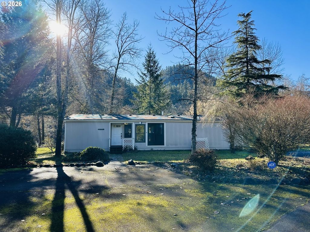 76248 Garden Rd, Oakridge