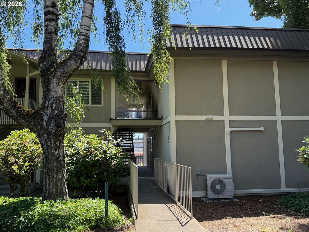 750 1st St, Lake Oswego