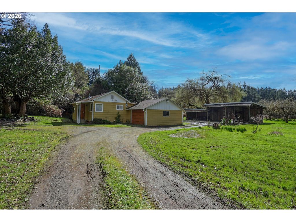 93514 Upper Loop Ln, Coos Bay