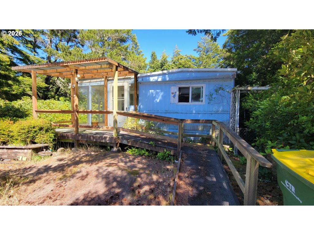 1600 Rhododendron Dr 24, Florence