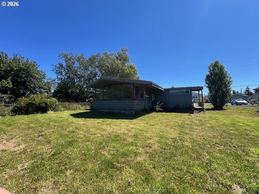 804 Evergreen Dr, Tillamook