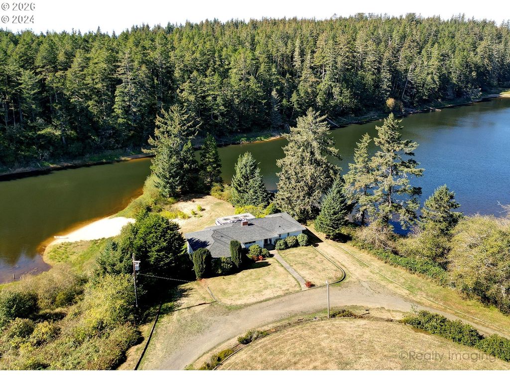 30900 Sandlake Rd, Cloverdale