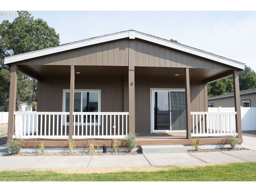 3111 E Q Ave 4, La Grande