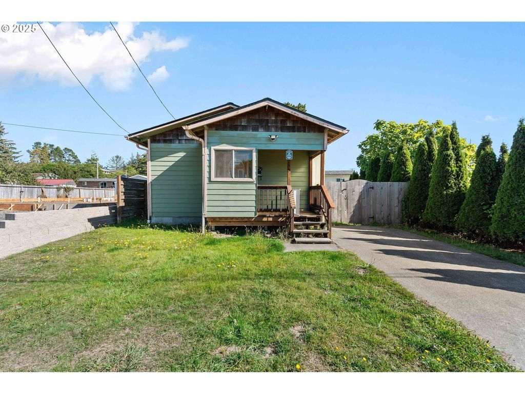 235 N Wall St, Coos Bay