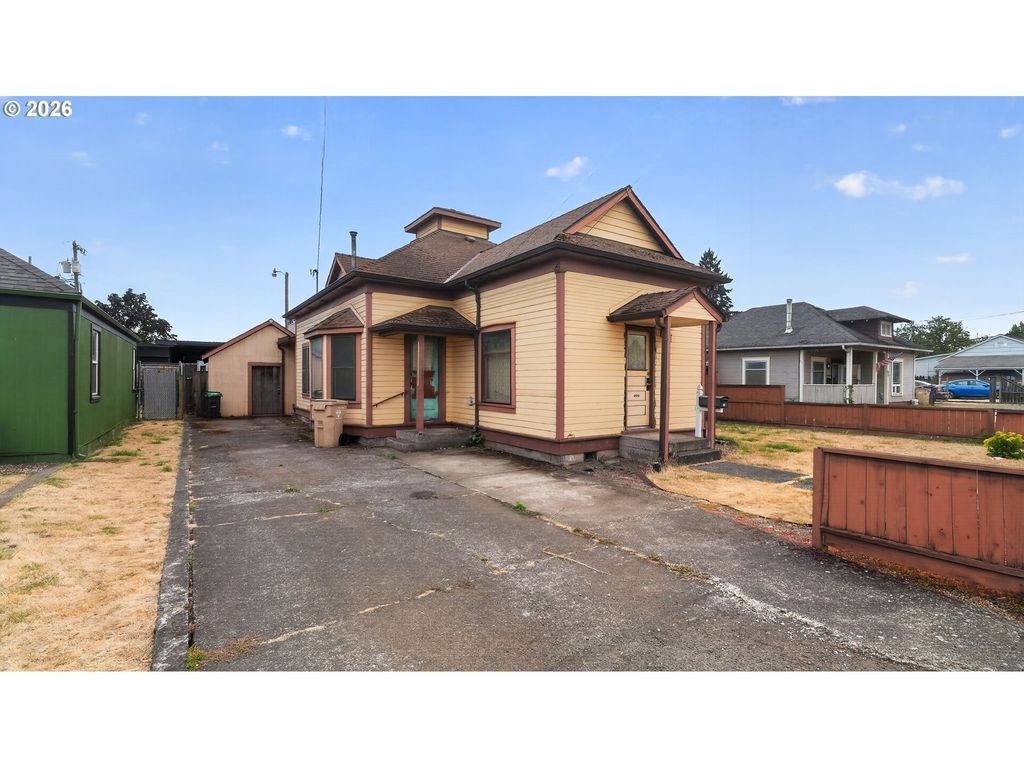 42 E St, Lebanon