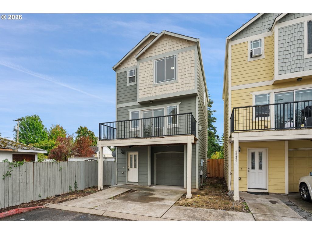 2518 Se 130th Ave, Portland