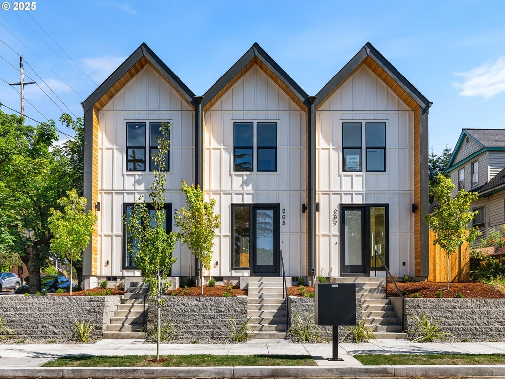 207 Ne Going St 3, Portland