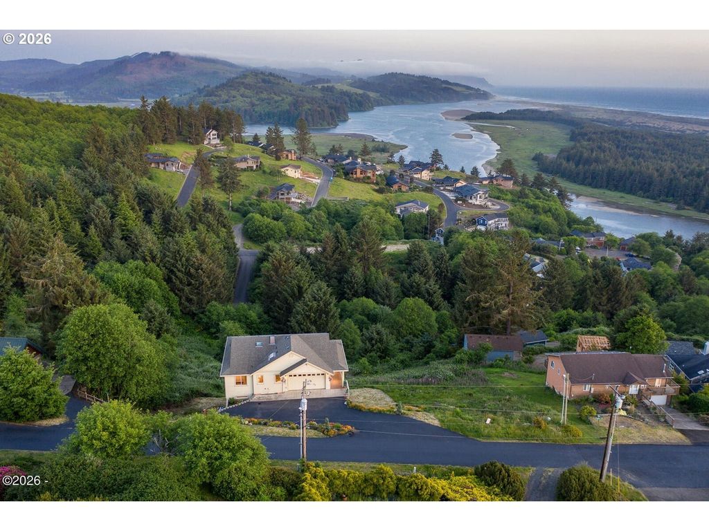 7415 E Summit Road, Pacific City