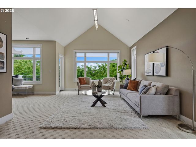 225 S Montgomery St Es 2&5, Portland