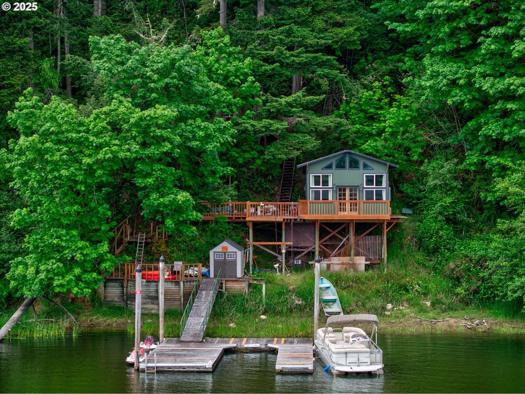 1401 N Tenmile Lake, Lakeside