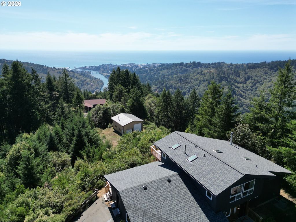 17450 Mountain Dr, Brookings