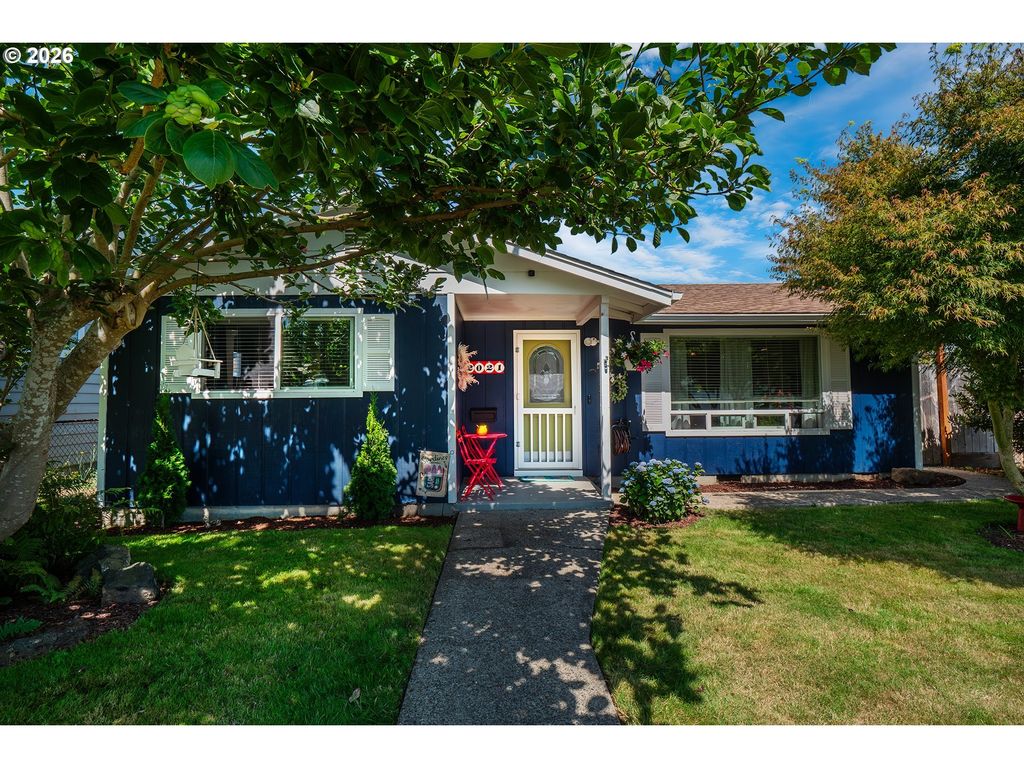 2021 Cedar Ave, Reedsport