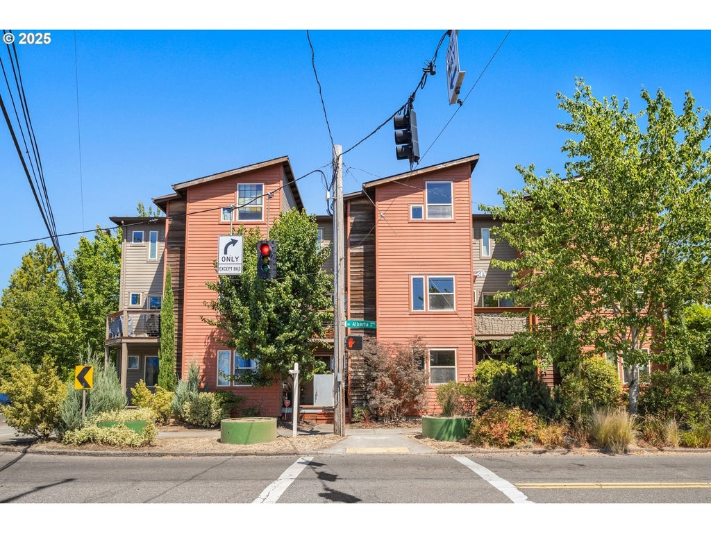 11 Ne Alberta St, Portland