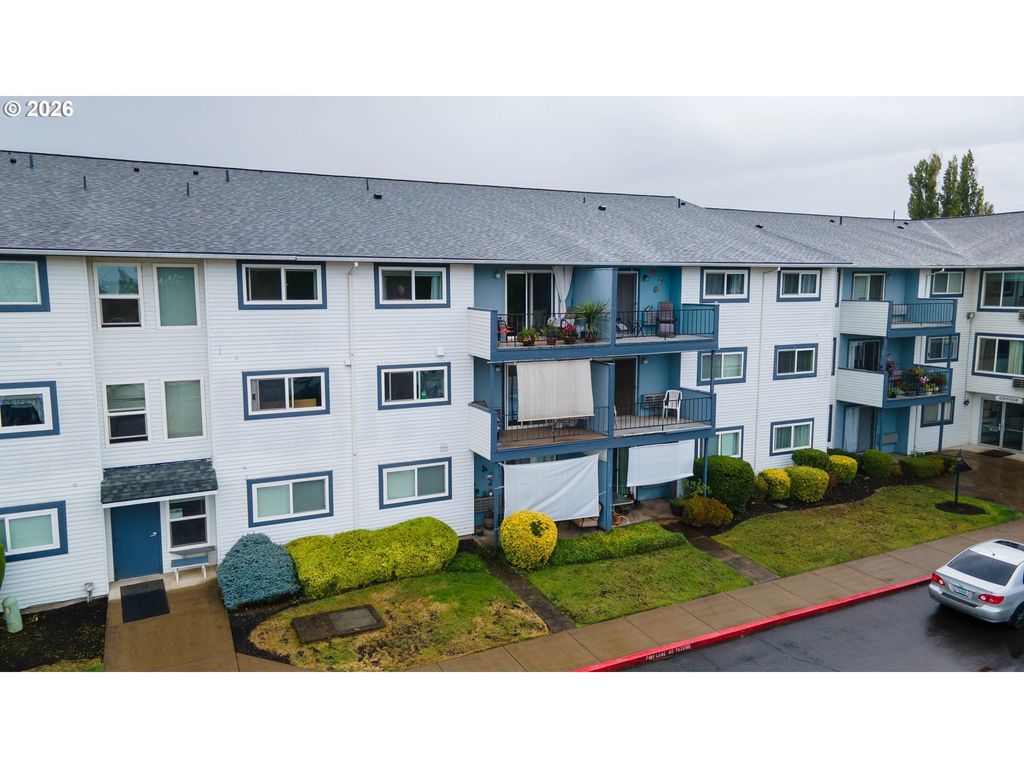 950 Evergreen Rd, Woodburn