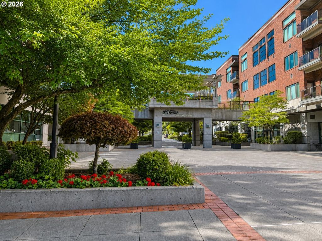 300 W 8th St W 236e, Vancouver