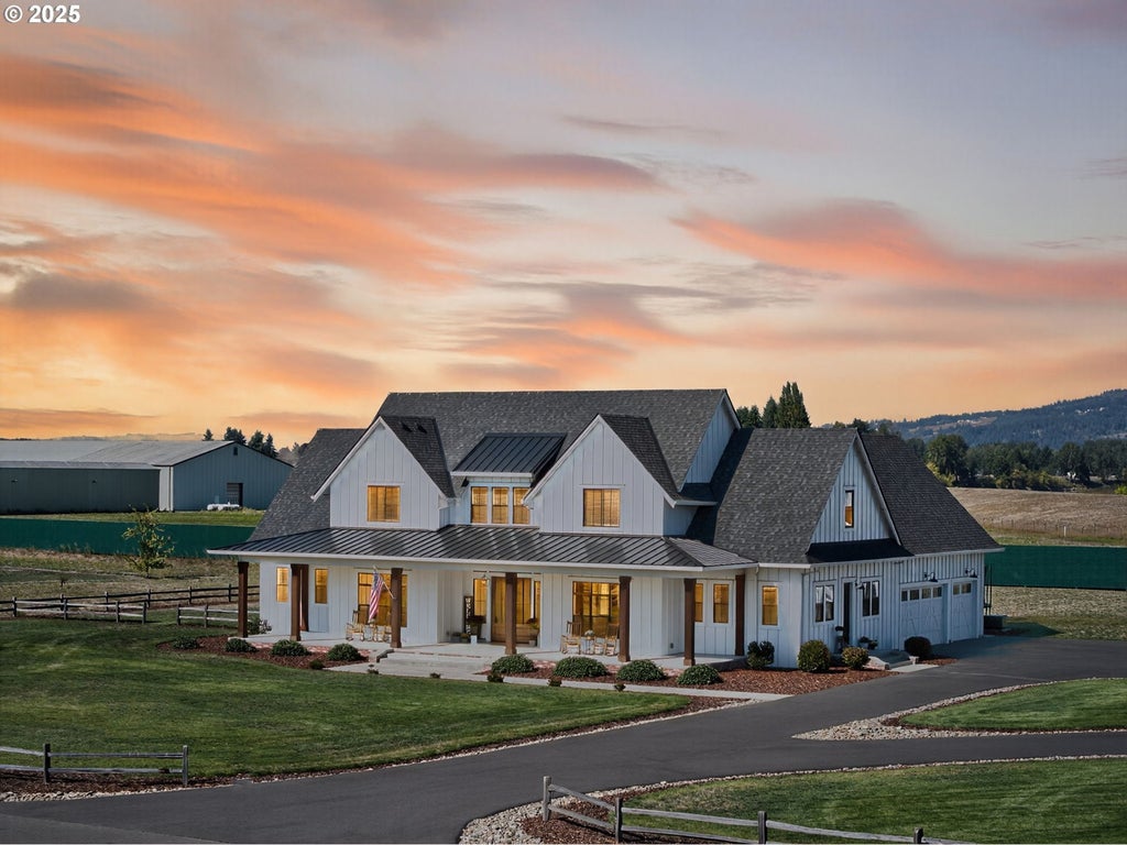 370 Tulip Ln, Woodland