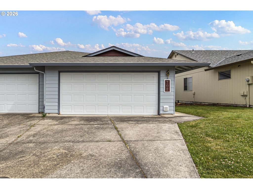 702 Benjamin Ave, Cottage Grove