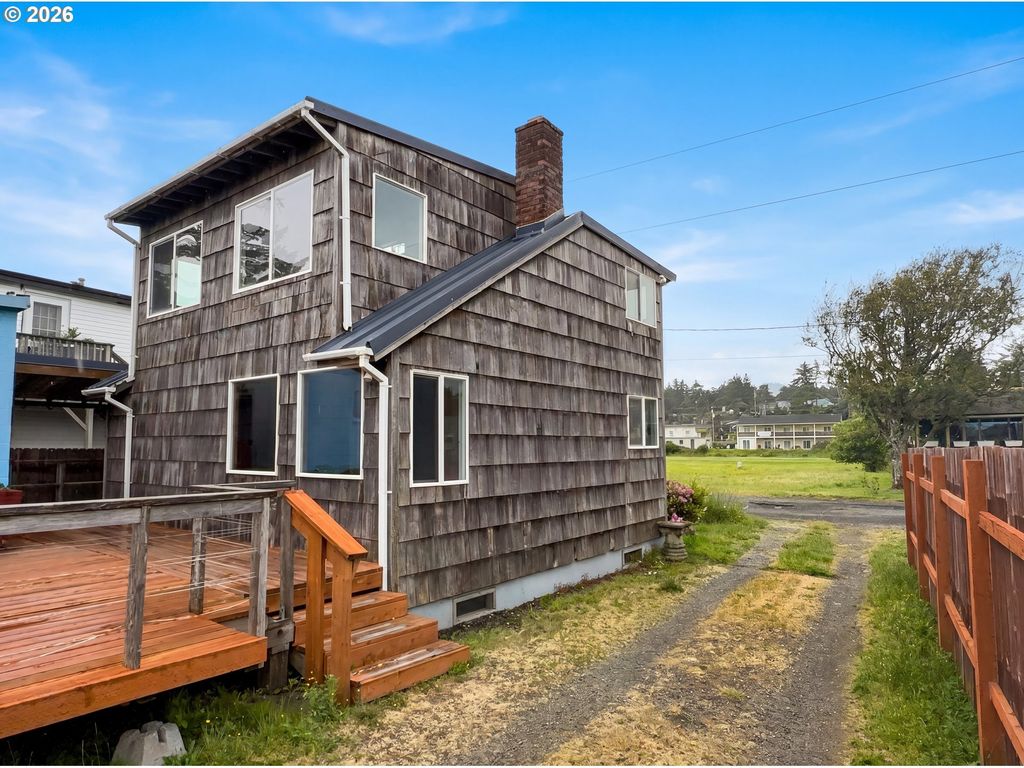 35390 Rueppel Ave, Pacific City