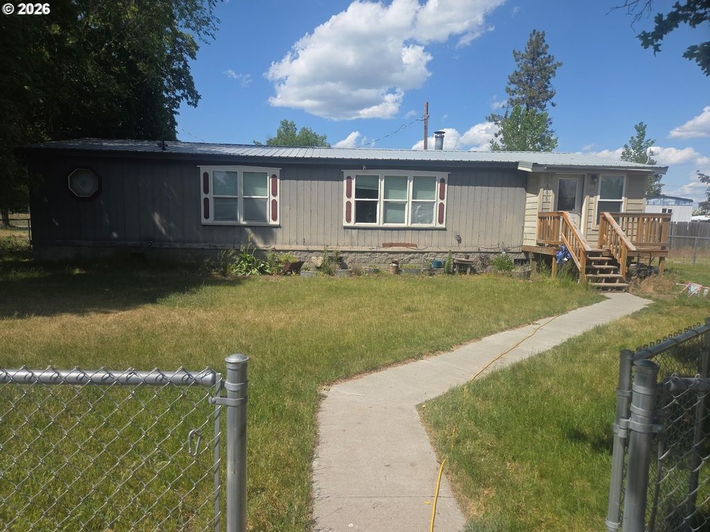 1800 Cedar St, Elgin