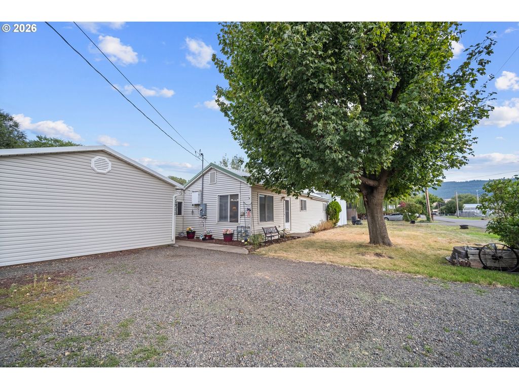 1311 N Hall St, La Grande