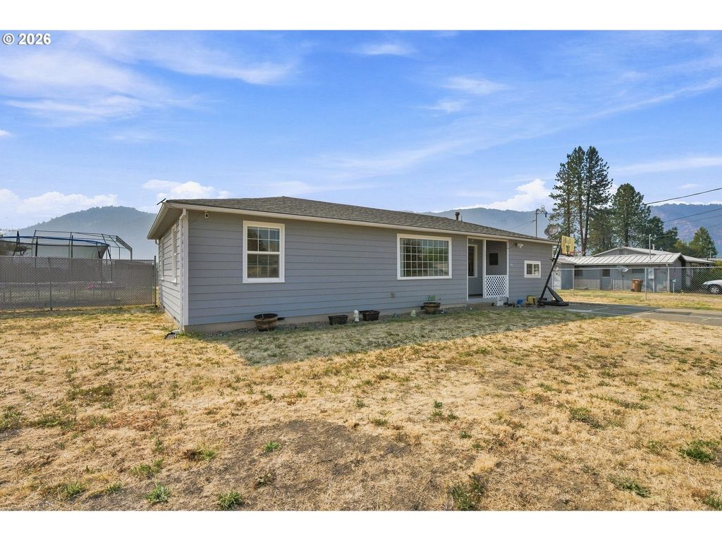 203 Alameda St, Myrtle Creek