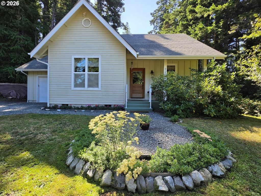 225 18th St, Port Orford