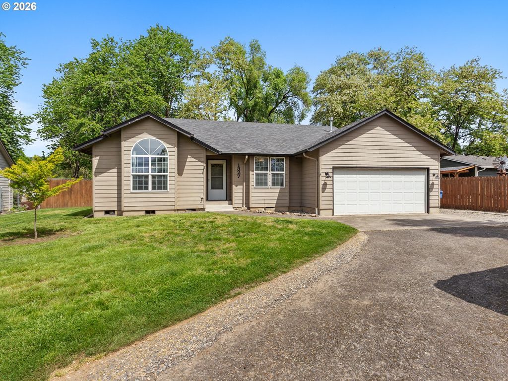 1327 G St, Washougal