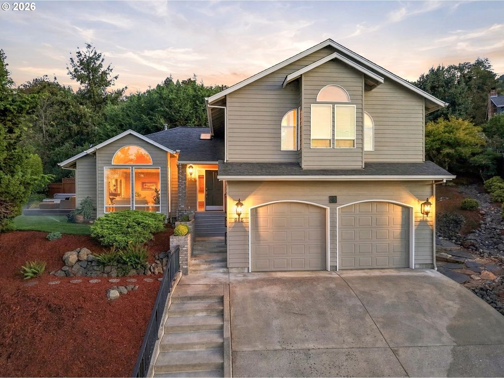 985 W Silver Ct, Roseburg