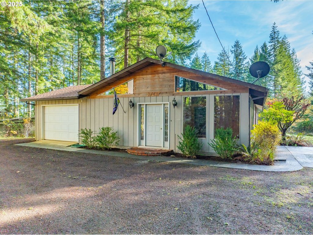 57247 Fairview Rd, Coquille