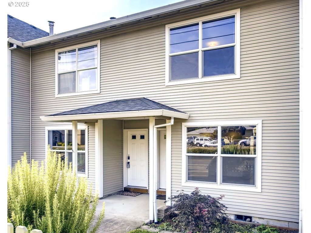 14134 E Burnside St 3, Portland