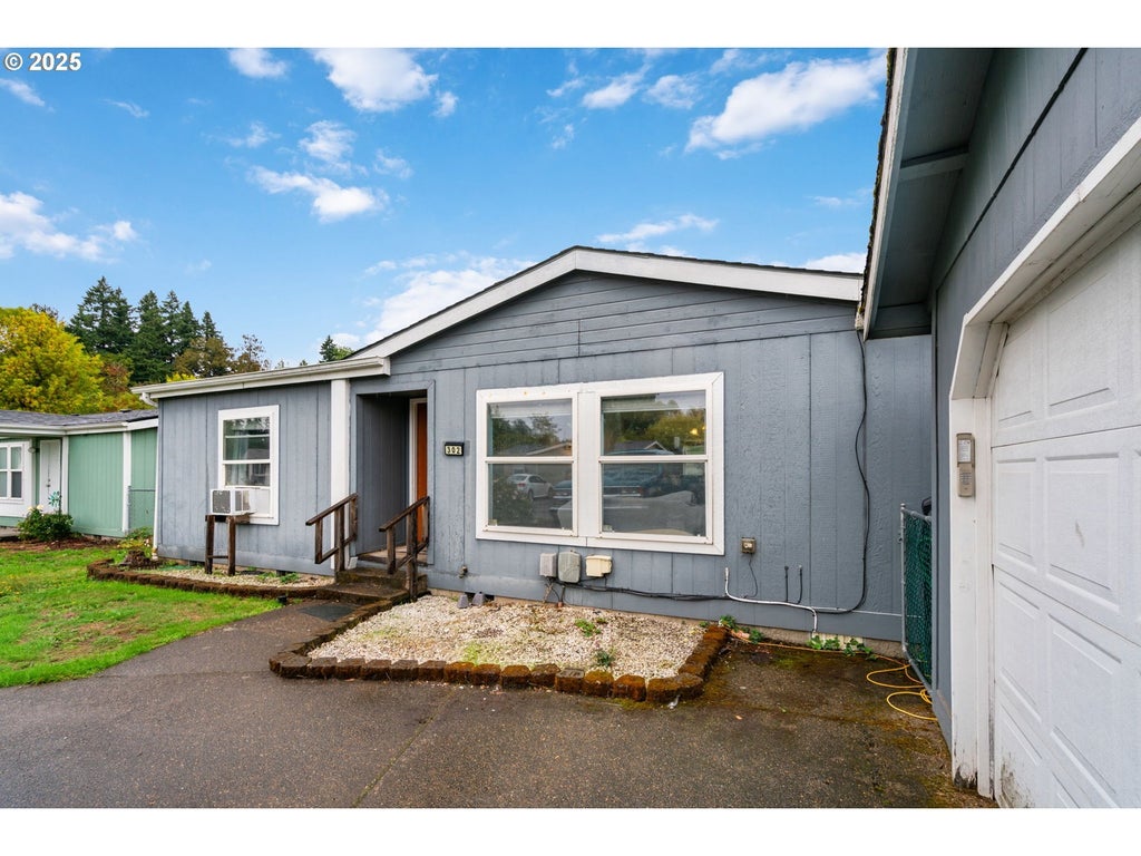 1655 S Elm St 302, Canby