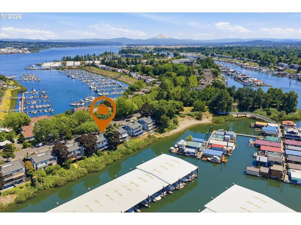 620 N Tomahawk Island Dr, Portland