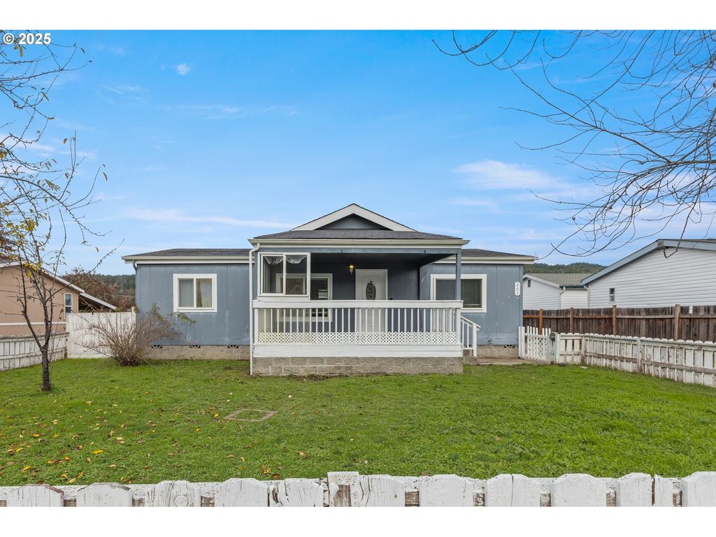 201 Heavenly Ct, Sutherlin
