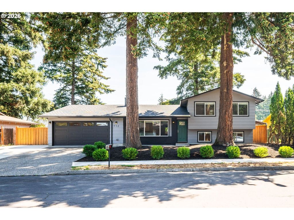 712 Ne 195th Ave, Portland