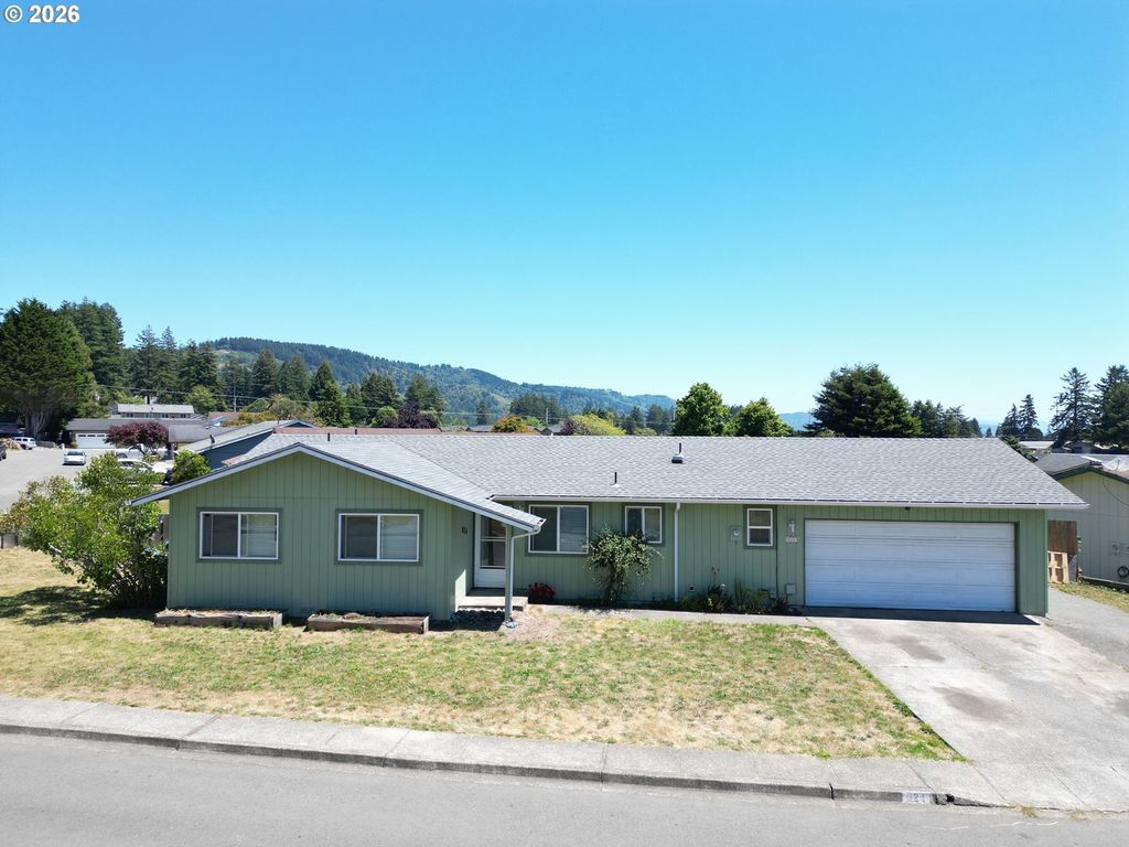824 Kevin Pl, Brookings