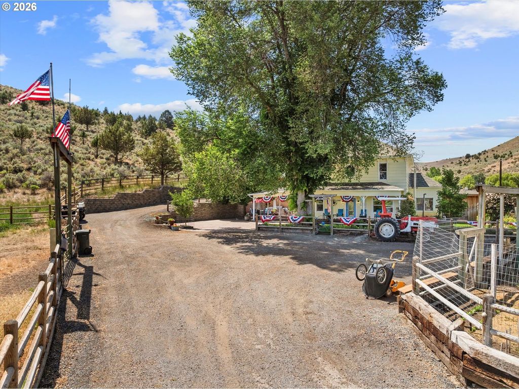 24672 Sumpter Stage Hwy, Baker City