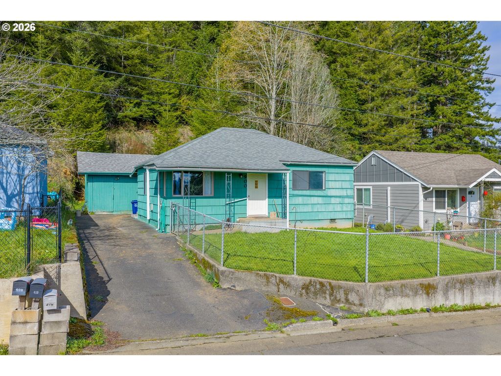 900 W 17th St, Coquille