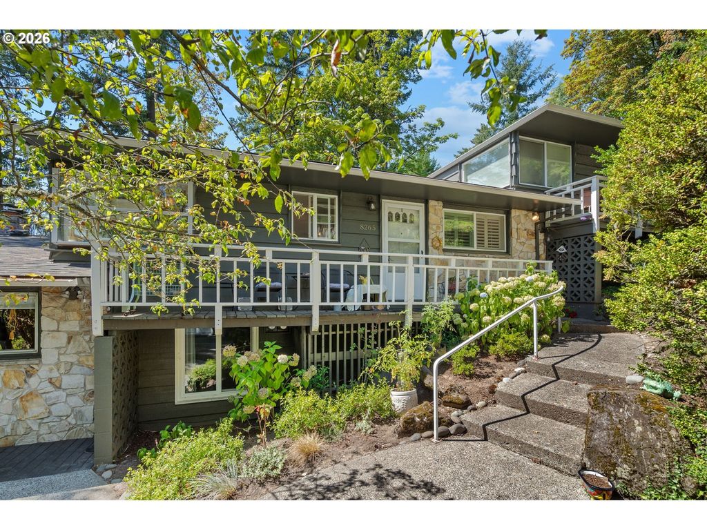 8265 Sw Canyon Ln, Portland