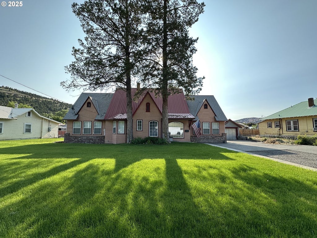 212 Nw Bridge St, John Day