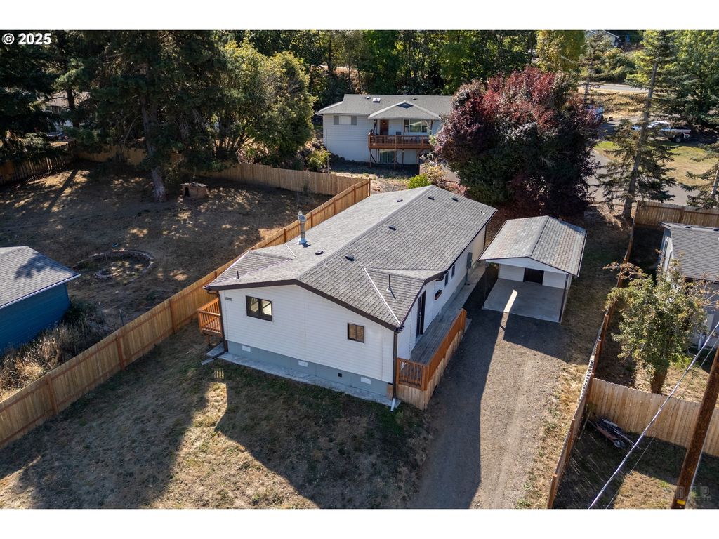 29590 Fir St, Rainier
