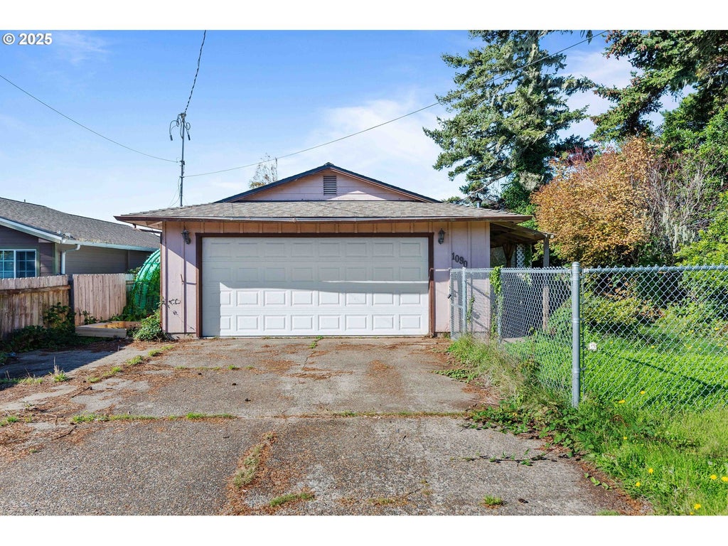 1090 Sanford St, Coos Bay